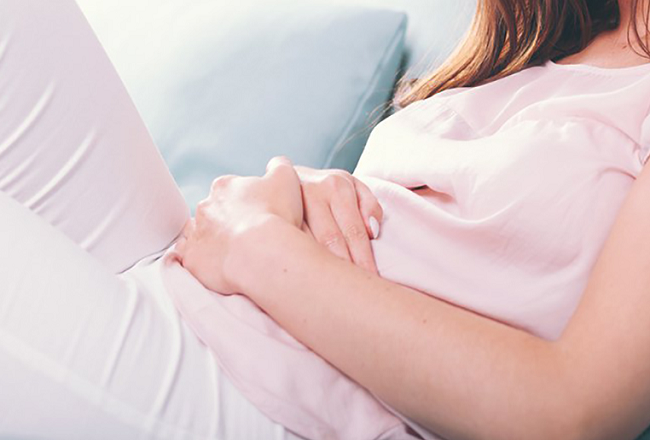 Mang thai ngoài tử cung có đau lưng không